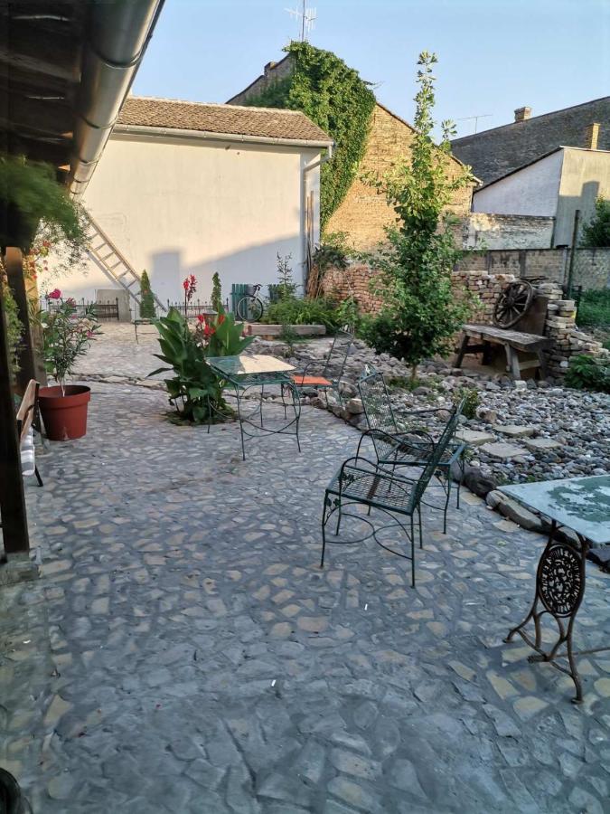 Somborski Salas - Strogi Centar Luaran gambar