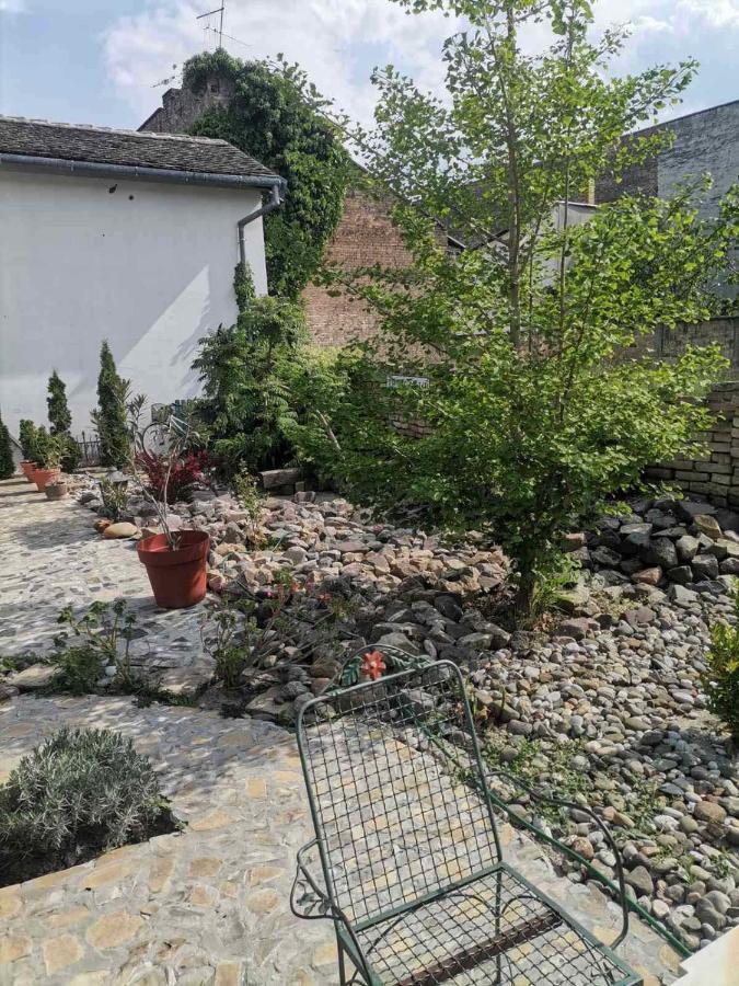Somborski Salas - Strogi Centar Luaran gambar