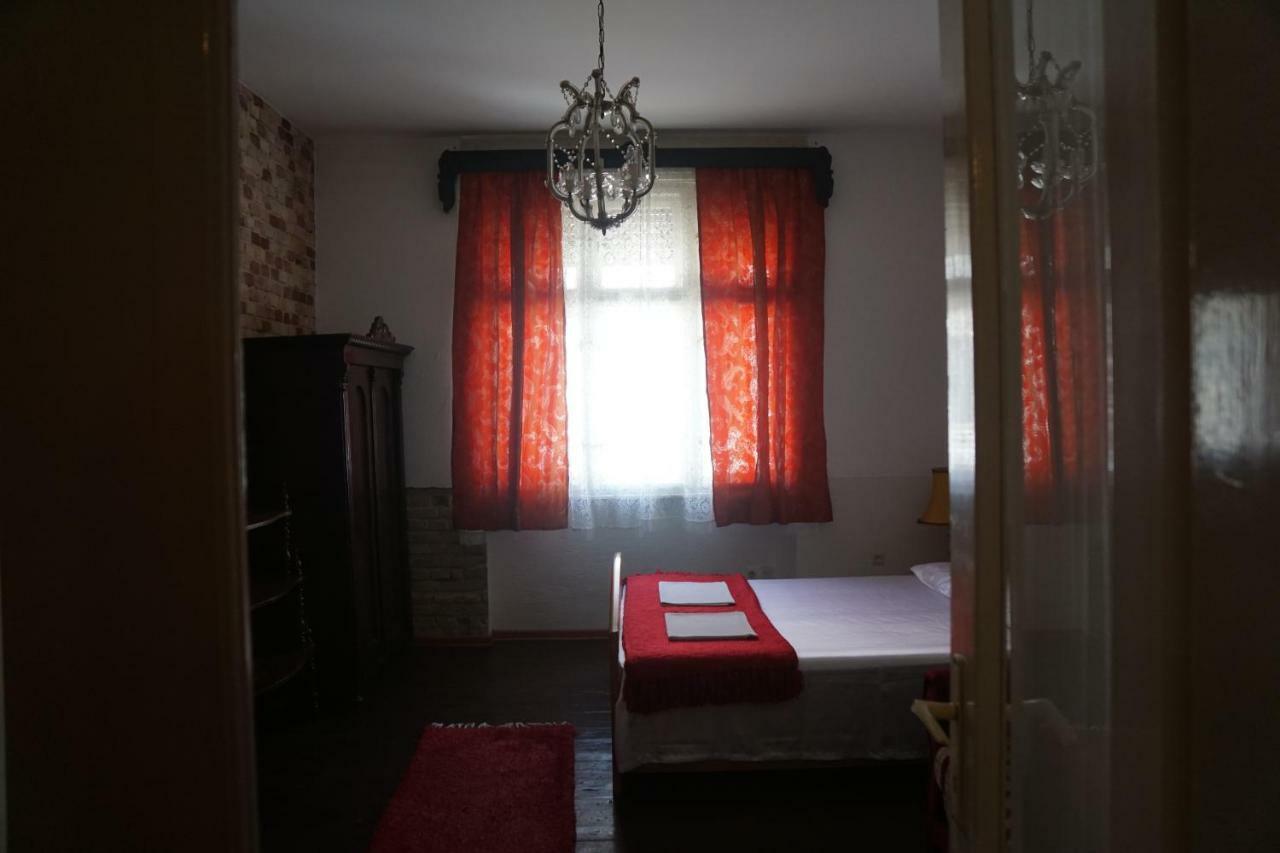 Somborski Salas - Strogi Centar Luaran gambar