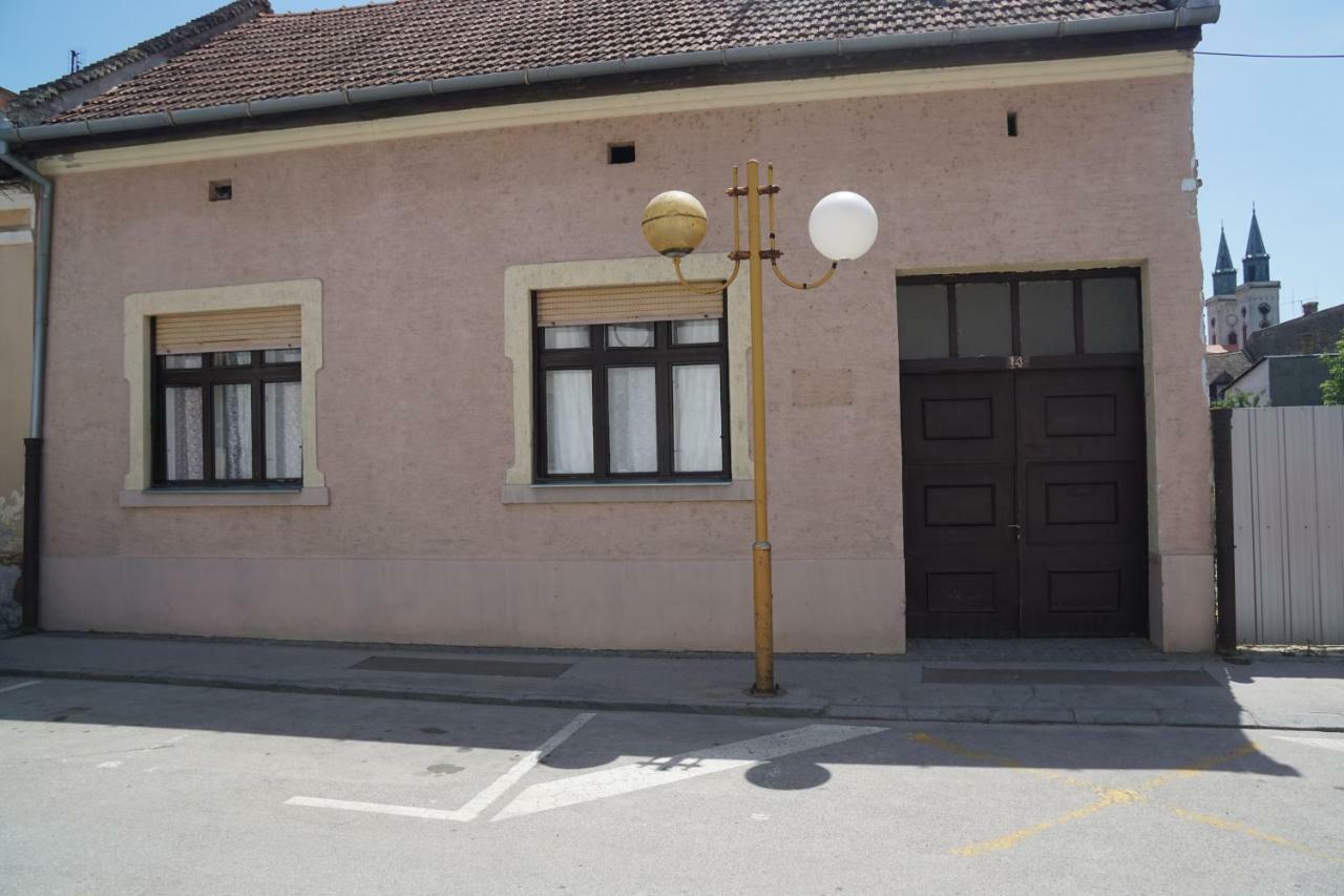 Somborski Salas - Strogi Centar Luaran gambar