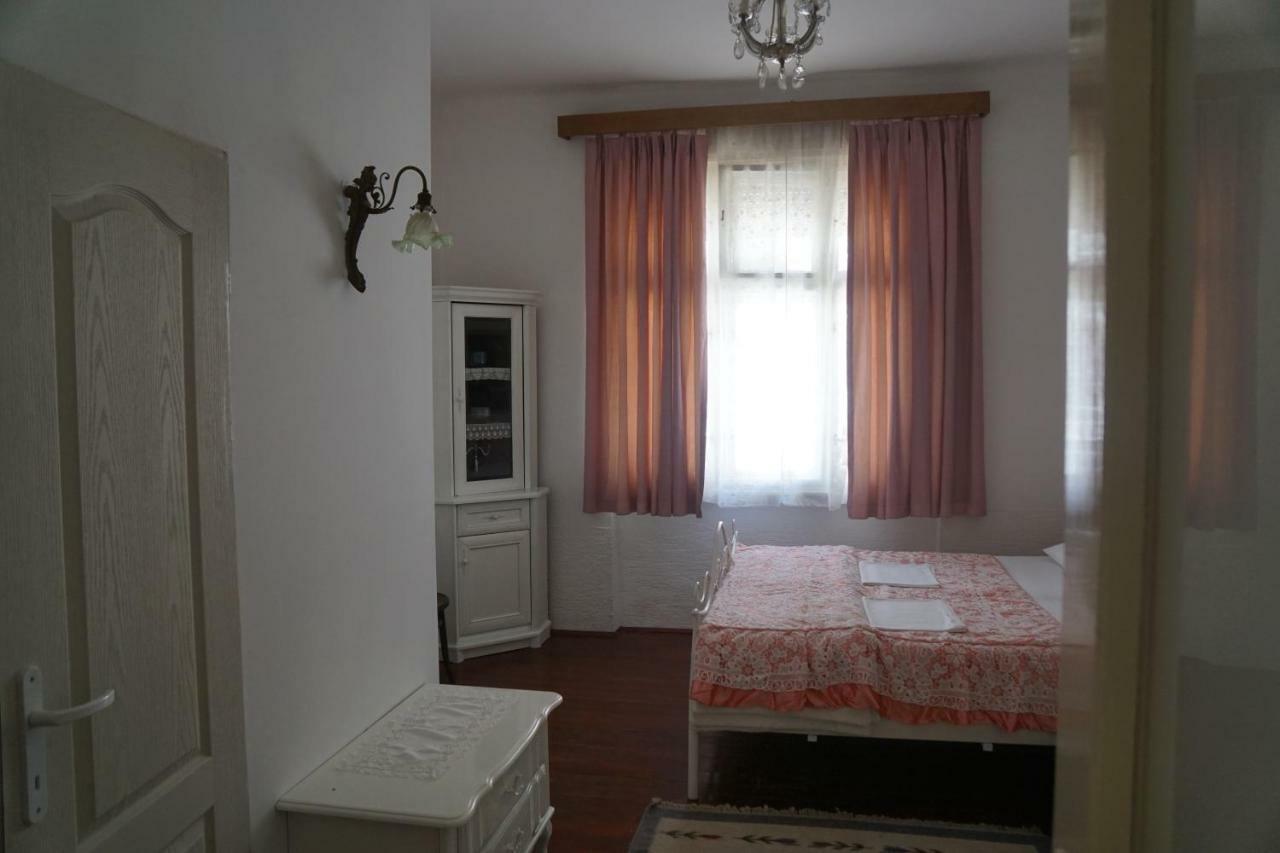 Somborski Salas - Strogi Centar Luaran gambar